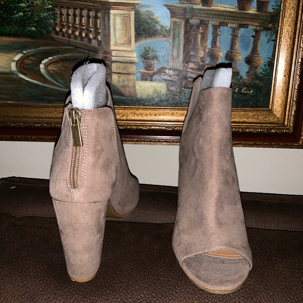 Heeled booties - Picture 3 of 4